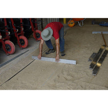 Load image into Gallery viewer, ScreedBOARD PRO™ Hand Screeding Tool 6 ft - 51000092